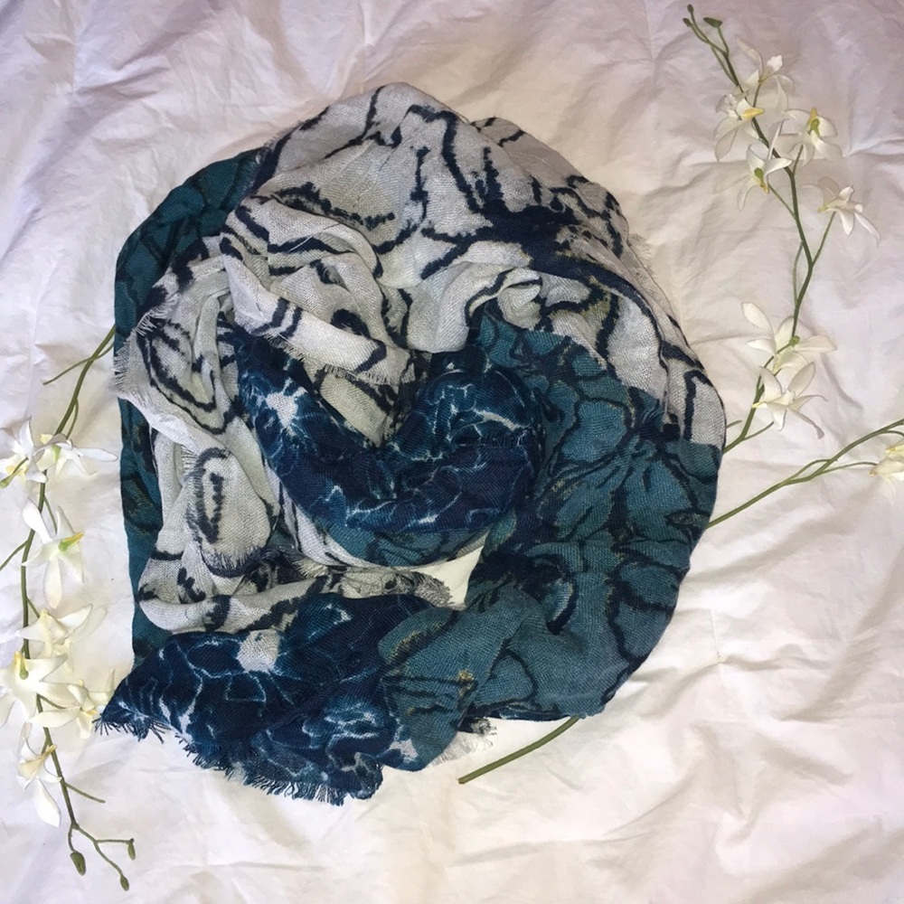 Vera Wang Scarf